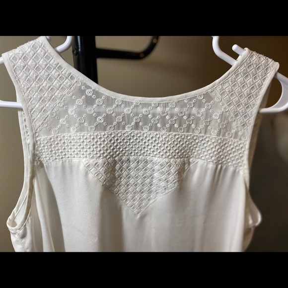 White flowy blouse - Picture 2 of 4